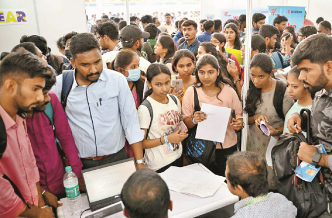 جاب مارکیٹ میں رونق لوٹنے کی اُمید