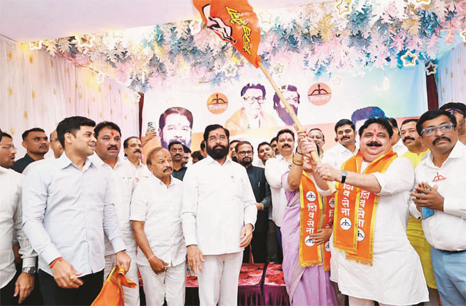 ایک دوسرے کےلیڈروں کو پارٹی میں شامل کرنے کی ہوڑ