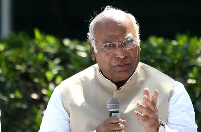 ایس آئی آر پر میٹنگ، کانگریس کا الیکشن کمیشن کیخلاف مہم تیز کرنے کافیصلہ