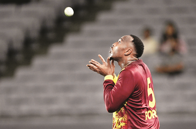 پہلے ٹی ٹوینٹی میں ویسٹ انڈیز کی نپی تلی گیندبازی کے آگے نیوزی لینڈ کے بلے باز بے بس