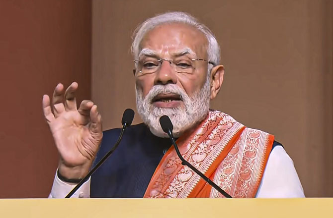 کرسمس اورنئے سال پر صرف دیسی اشیا خریدیں: وزیر اعظم مودی