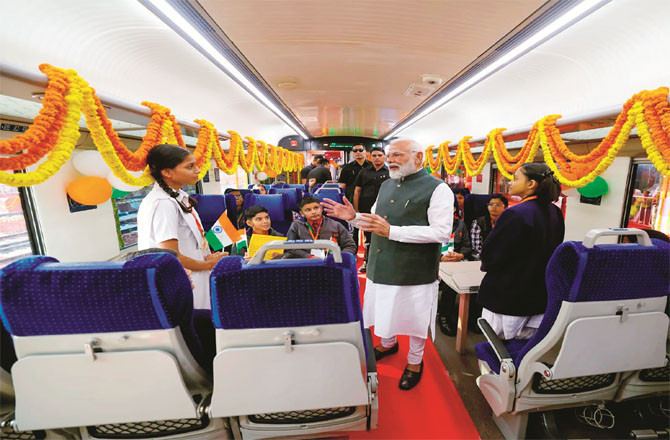 ’’وندے بھارت ٹرینپر ہر ہندوستانی کو فخر ہے‘‘