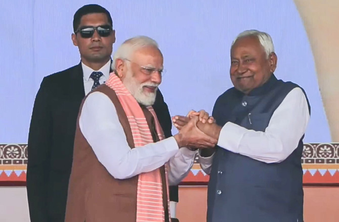 گاندھی میدان میں ’سوشاسن بابو‘ نتیش کمارنے وزیر اعلیٰ کا حلف لیا 