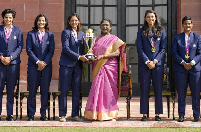 ہندوستانی خواتین کرکٹ ٹیم نے صدر جمہوریہ سے ملاقات کی
