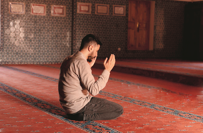 عبادت کا مقصود رضائے الٰہی ہو تو بندگی زندہ تجربہ بن جاتی ہے