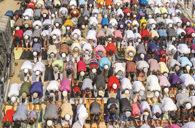 جب خودی کے پردے ہٹتے ہیں تو رَب کی قربت اُترتی ہے