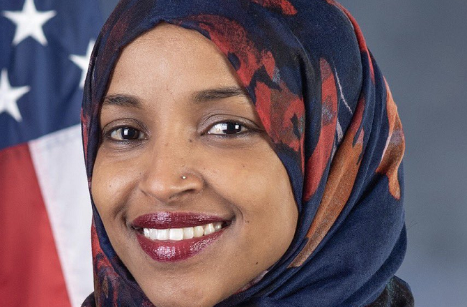 امریکی شہریت کیلئے اپنے بھائی سے شادی کی: ٹرمپ کا الہان عمر پر بہتان