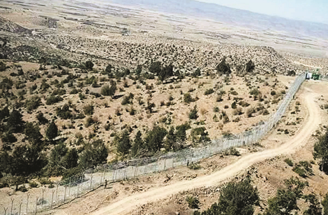 پاکستان نے افغان سرحد پرجنگ، اپنے لئےچھیڑی ہے یا امریکہ کی خاطر ؟