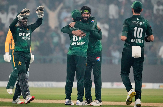 پاکستان نے جنوبی افریقہ کو فیصلہ کن ٹی ۲۰؍میچ میں  شکست دے کر سیریز پر قبضہ کرلیا 