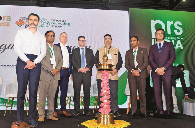 ممبئی میں پلاسٹک ’’ری سائیکل‘‘ شو کا انعقاد ، صنعت کو فروغ دینے کی کوشش
