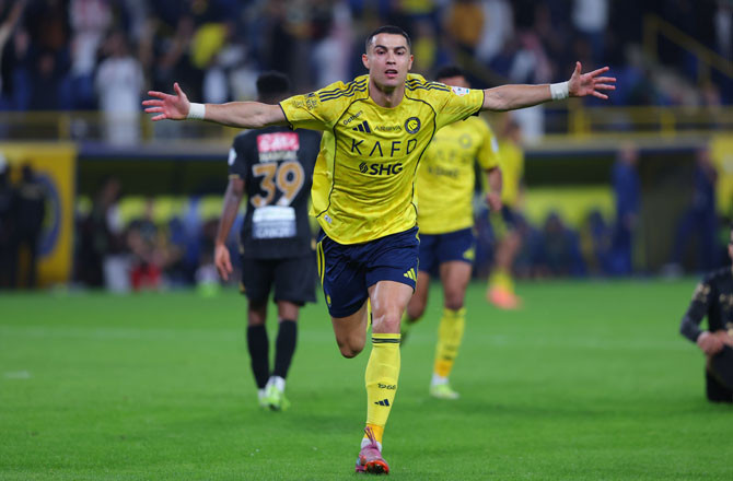 ۴۰؍برس کی عمر میں کرسٹیانو رونالڈو کی شاندار بائیسیکل  کک  اور گول 