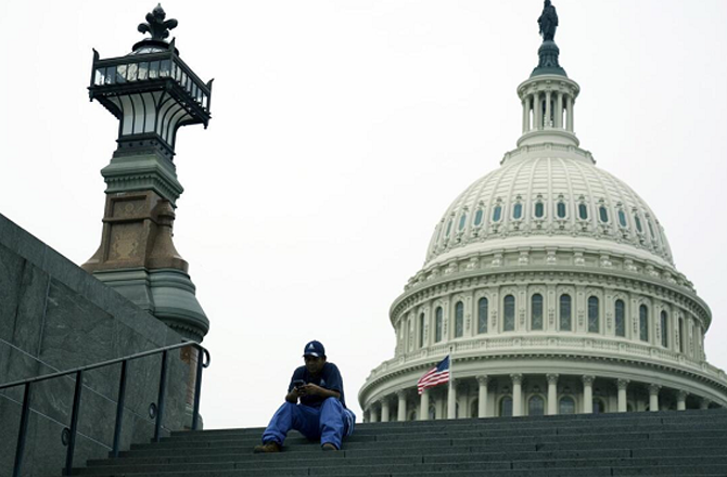 امریکی حکومت کا ۴۰؍روزہ شٹ ڈاؤن اختتام کے قریب، سینیٹرز فنڈنگ معاہدے پر متفق