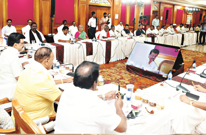 ایس آئی آر کیخلاف اپوزیشن متحد، روکنے کا مطالبہ 