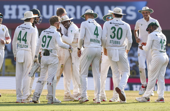 گوہاٹی ٹیسٹ: جنوبی افریقی گیند بازوں کی حکمرانی،  ہندوستان ۲۰۱؍ رنز پر ڈھیر