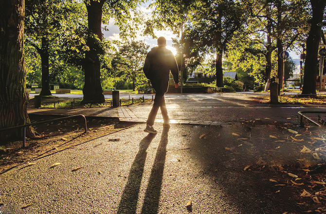 جس طرح گھنا سایہ رَب کریم کی رحمتوں کا مظہر ہے اسی طرح دھوپ بھی رحمت اور رزق کا سامان ہے