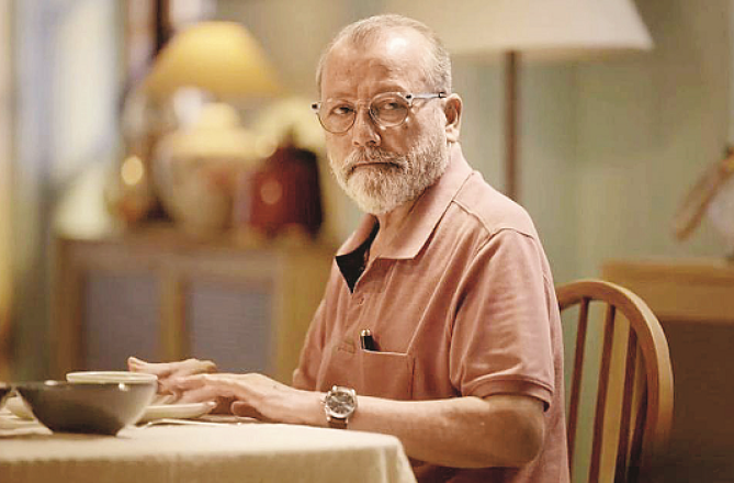 تھوڑے دور تھوڑے پاس:اپنی ہی دنیا میں مگن رہنے والوں کیلئے عمدہ پیغام