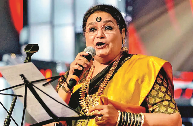 اوشا اتھپ مشرقی لباس میں مغربی انداز کے گیت گاتی ہیں