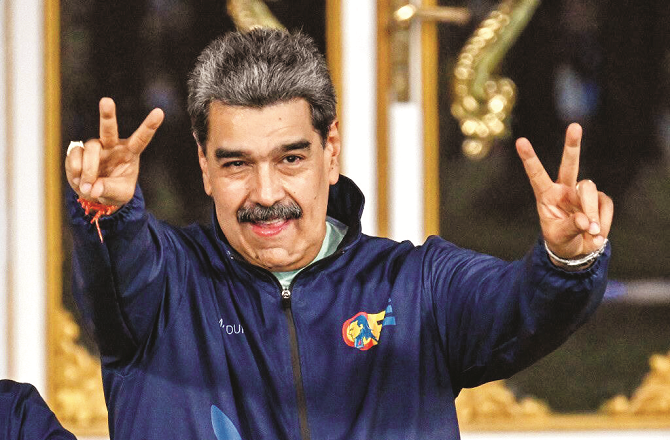 امریکی حملے کے خطرات کے درمیان وینزویلا کے صدر کا ہنستے ہوئے رقص