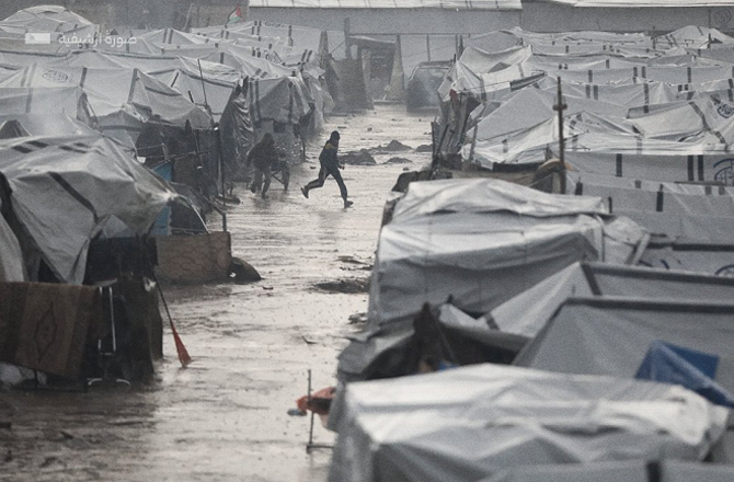 غزہ میں نسل کشی سے بے گھر ۹؍ لاکھ سے زائد فلسطینیوں کو خطرناک طوفان کا سامنا