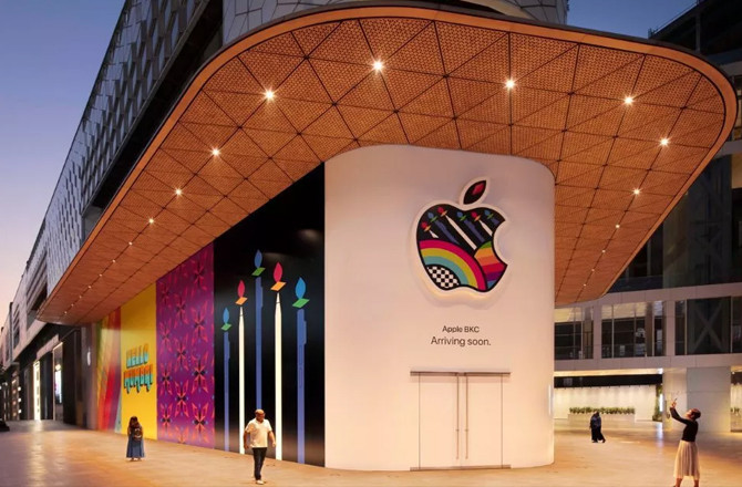 آئی فون ۱۷؍ کے ذریعہ ایپل نے۴؍ٹریلین ڈالرس  مارکیٹ کیپ کا ہدف حاصل کیا 