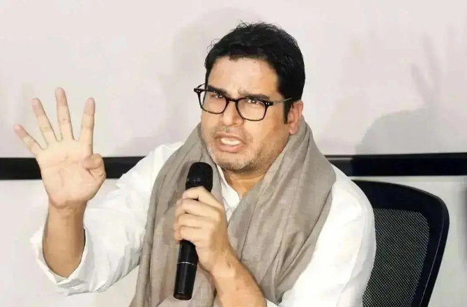 بہار: پرشانت کشور مسلم امیدوار کے ساتھ مندر گئے، بعد میں مندر کی صفائی پر تنازع