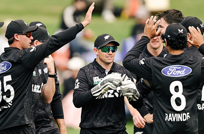 نیوزی لینڈ نے گھریلو سرزمین  پر انگلینڈ کیخلاف۱۷؍ سال بعد یکروزہ سیریز جیت لی