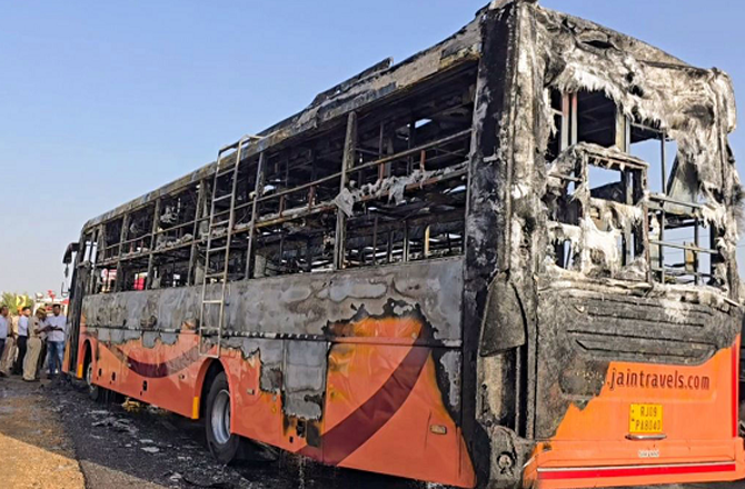 جیسلمیر بس حادثہ: بس کنڈکٹر رفیق خان نے بہادری سے کئی مسافروں کو بچایا