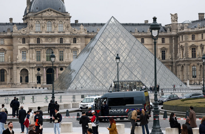 لوور میوزیم میں چوری، پیرس: مزید ۵؍ مشتبہ افراد گرفتار، مسروقہ اشیاء اب تک لاپتہ
