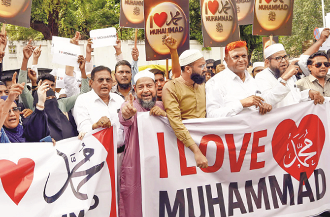نوجوانو! حکمت سے کام لو، ہمیں ’ آئی لو محمدؐ ‘ اپنے کردار سے ثابت کرنا ہے