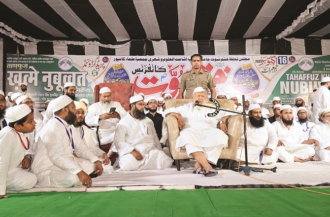 ’آئی لومحمدؐ‘ کا مظاہرہ کرنے کے بجائے عمل وکردار سے نبی کریم ؐسے محبت کا اظہار کریں