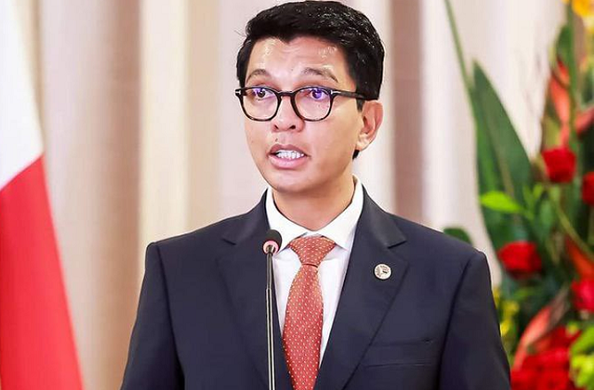 نیپال اور بنگلہ دیش کے بعد مڈغاسکر کے صدر جین زی کے مظاہرے کے بعد ملک سے فرار