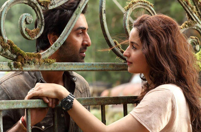 یش کی ’’ٹاکسک‘‘ سے مقابلے سے بچنے کیلئے بھنسالی کی ’’لو اینڈ وار‘‘ اب جون ۲۰۲۶ء میں ریلیزہوگی 