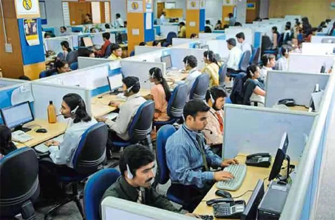 اگست کے مقابلے ستمبر میں سروس سیکٹر کی سرگرمی کم رہی