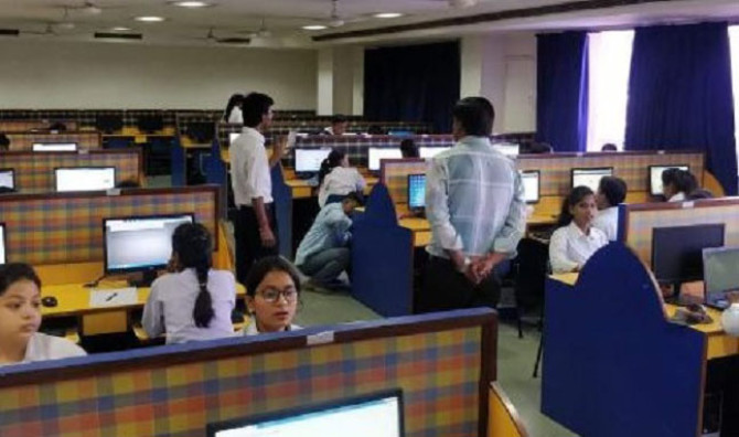 مادّی ترقی میں  مسابقت کی دُنیا