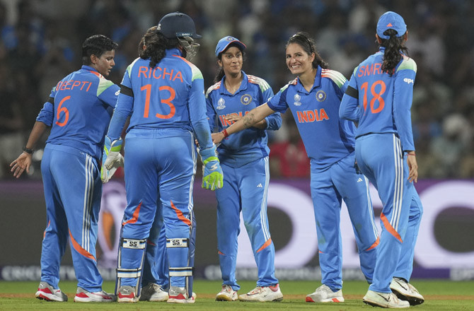 ہندوستان اور جنوبی افریقہ کی خواتین ٹیم اپنا  پہلا ورلڈ  کپ خطاب جیتنے کے لئے پرجوش