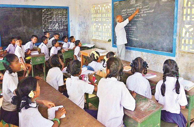 اسکولوں میں اساتذہ کی مستقل تقرری نہ کرنے پر ریاستی محکمہ تعلیم کی سرزنش 