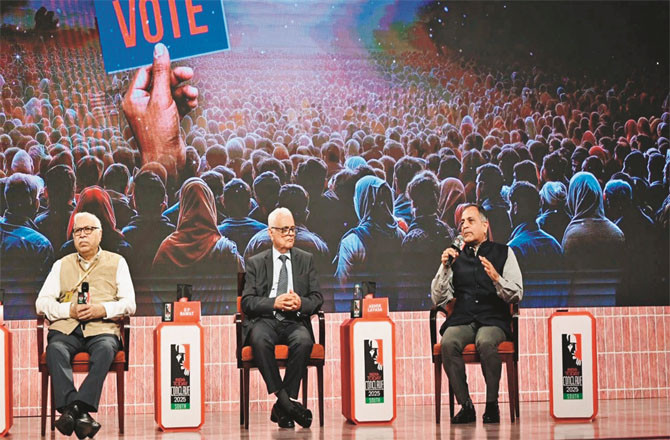  راہل گاندھی کو سابق الیکشن کمشنروں کی تائید، گیانیش کمار کو غلط ٹھہرایا