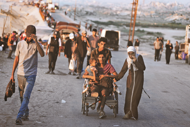 غزہ: اسرائیلی فوج کے خونریز حملے، مزید ۵۳؍ فلسطینی شہید،’اُنروا‘ کو بھی نشانہ بنایا