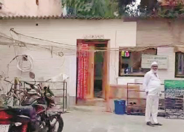 کاندیولی : مقفل مسجد میں نماز شروع کرانے کیلئے ٹرسٹیان کوشاں