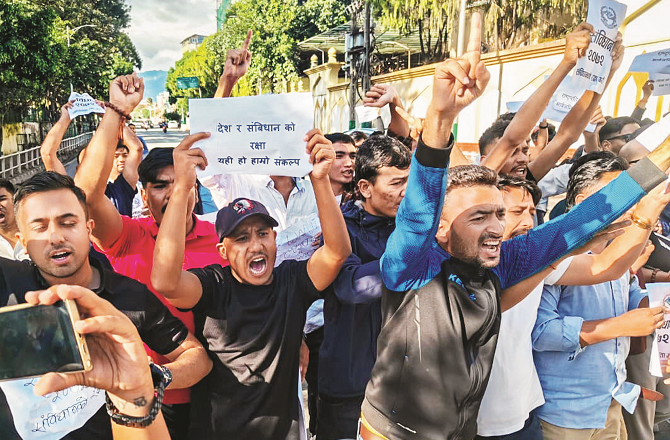 نیپال میں سیاسی انقلاب برپا ہوا ہے یا پھر نیپالیوں کے ساتھ ایک اورفریب ہوا ہے؟