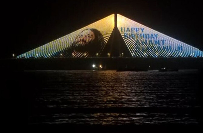 ممبئی: اننت امبانی کی سالگرہ پر باندرہ ورلی سی لنک کو روشن کئے جانے پر سوشل میڈیا صارفین کی تنقید