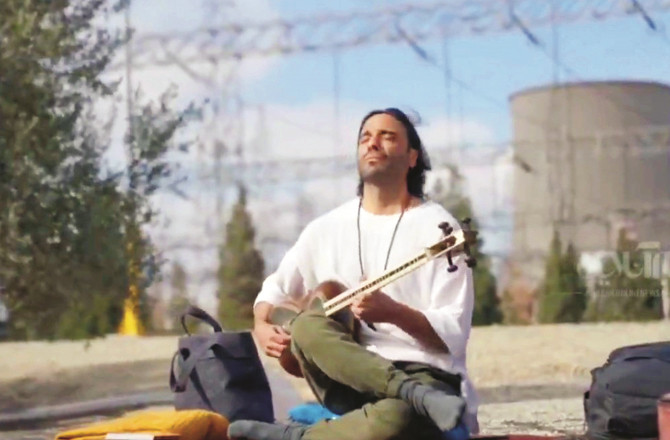 دماوند بجلی گھر کے باہر ایرانی فن کارعلی قمصری کی مزاحمت نے دنیا کا دل جیت لیا 