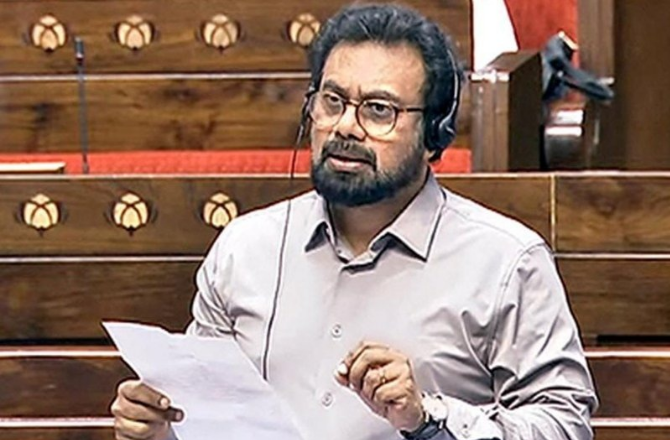 حکومت نے ”خفیہ“ معلومات کہہ کر ایف سی آر اے ڈیٹا پر سوالات کو ۸؍ بار روکا: سی پی آئی (ایم) ایم پی