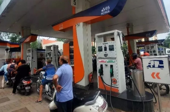 ڈیزل پر برآمدی ڈیوٹی بڑھ کر ۵ء۵۵؍ روپے فی لیٹر، اے ٹی ایف پر۴۲؍ روپے ہو گئی 