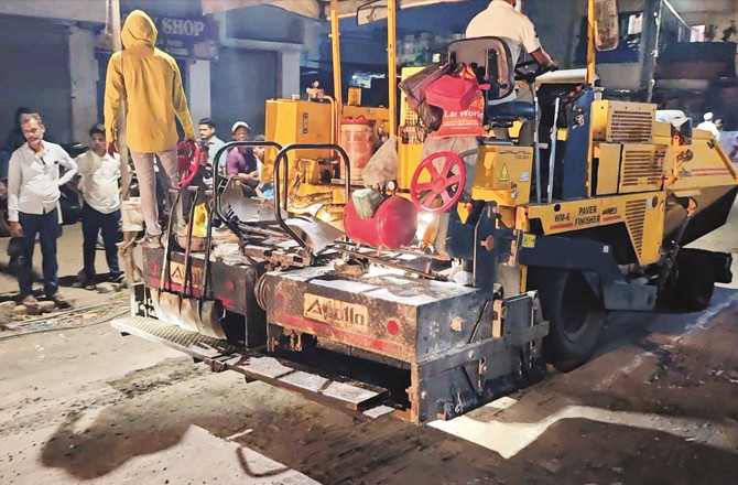 بھیونڈی: سڑک کی مرمت کے نام پر ناقص پیچ ورک، عوام کا شدید احتجاج