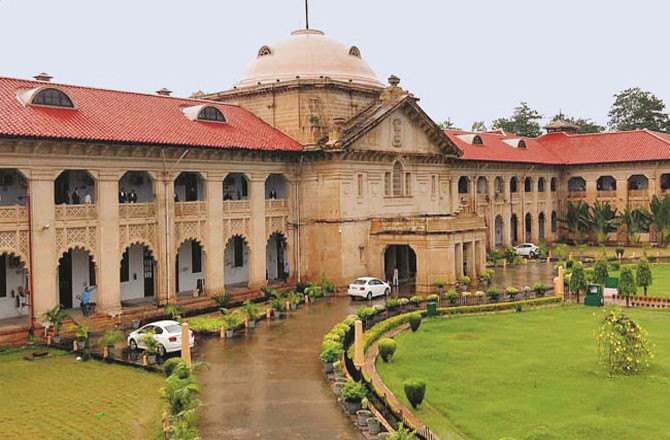  بنچ کی تبدیلی کے بعد گھر پر باجماعت نماز پر ہائی   کورٹ کا موقف تبدیل،کارروائی کو جائز ٹھہرایا