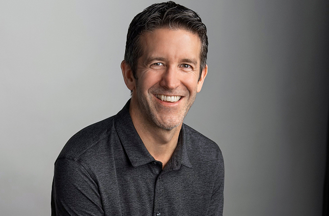 ٹم کک مستعفی، ایپل میں قیادت کی بڑی تبدیلی؛ جان ٹرنس یکم ستمبر سے نئے سی ای او