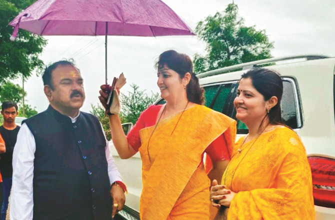 مجھے سازش کے تحت پھنسایا جا رہا ہے : روپالی چاکن کر