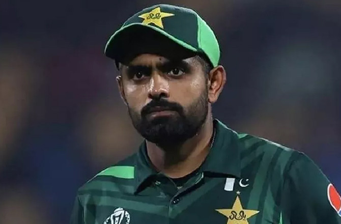 بابر اعظم نے ٹی ۲۰؍ کرکٹ میں ناقابل یقین ریکارڈ بنا ڈالا