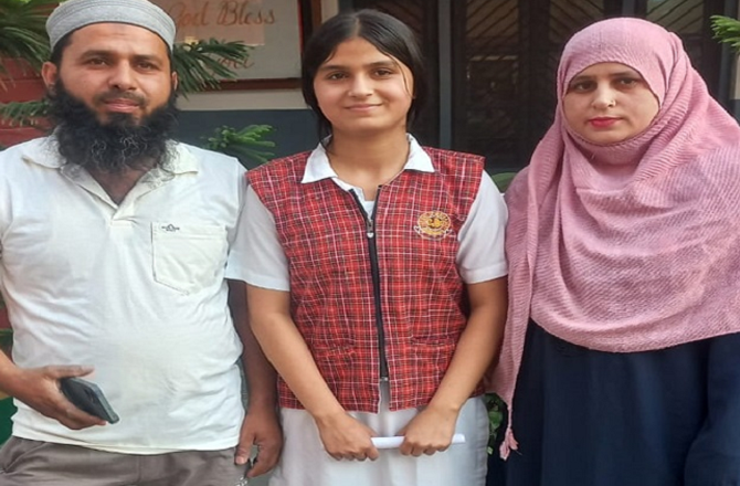 یوپی بورڈ: میرٹھ میں ادیبہ ملک ٹاپر، بہن شفا نے بھی دوسرا مقام حاصل کیا